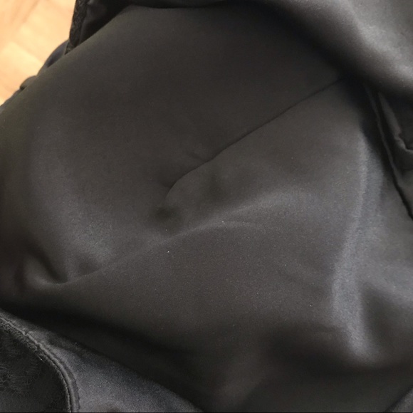 Black cocktail dress with bow in the middle - Picture 13 of 16